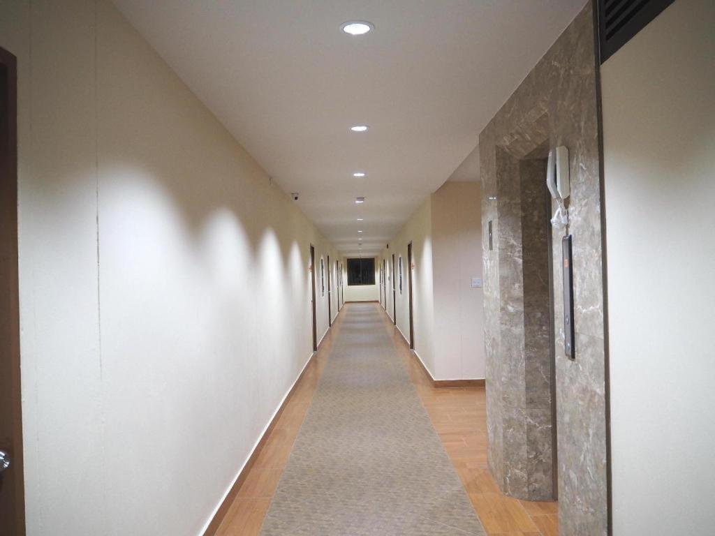Regent Room Hotel 素叻他尼 外观 照片
