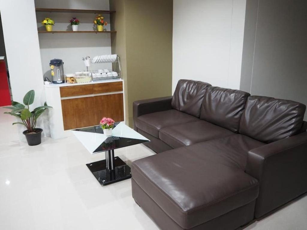 Regent Room Hotel 素叻他尼 外观 照片